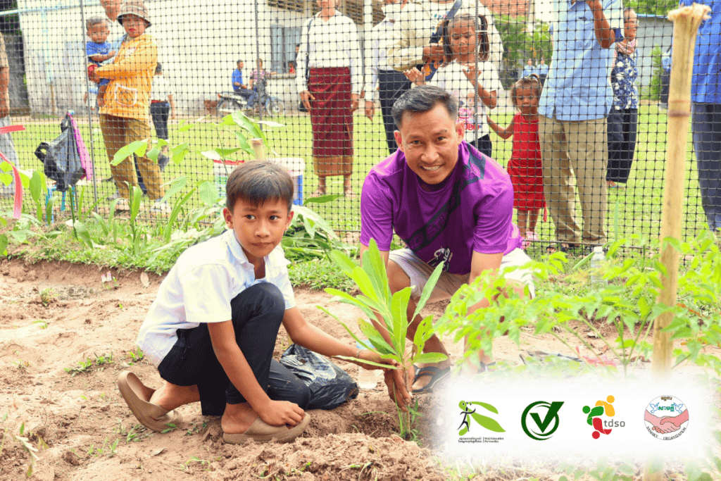 TDSO Community gardening activity with children and teachers.